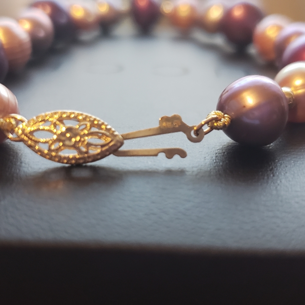 Pearl necklace and bracelet